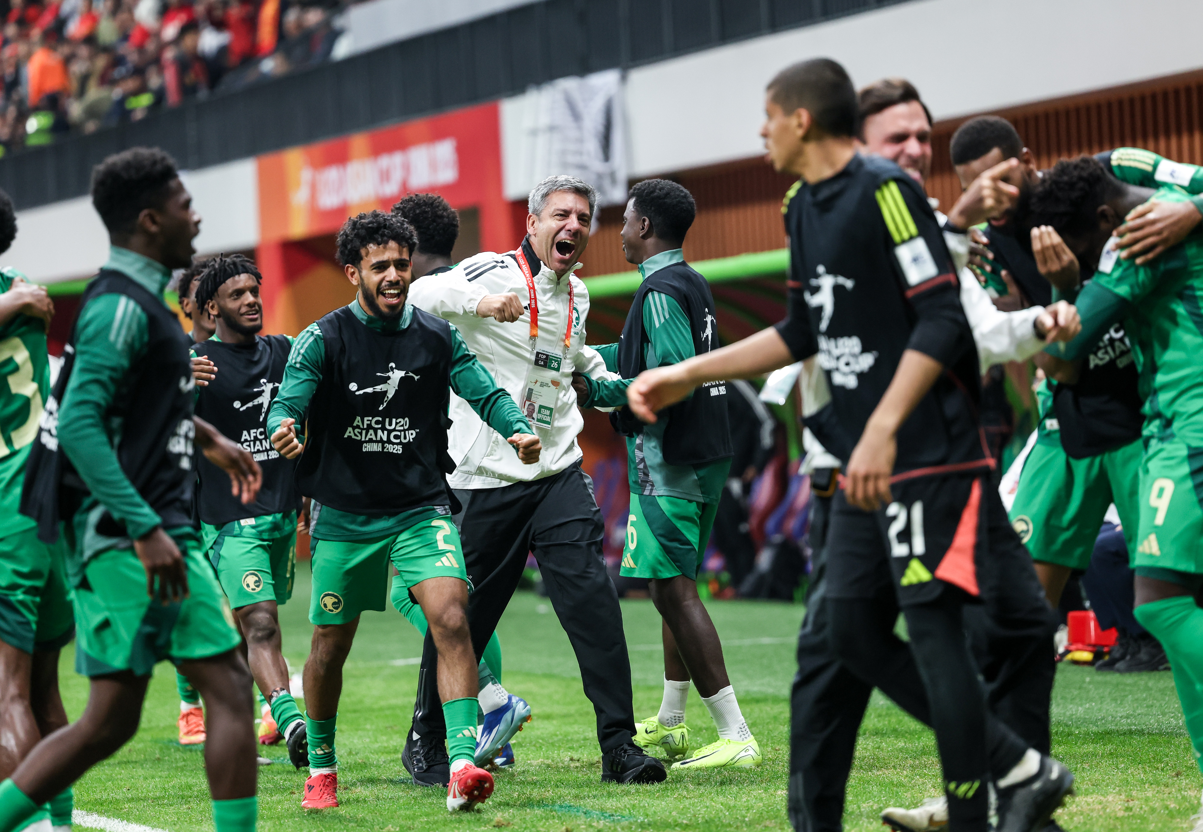 亚冠赛程吃紧,阿贾克斯关键时刻迎来里程碑,引发热议,轮换策略成焦点 亚冠赛程吃紧,阿贾克斯关键时刻迎来里程碑,引发热议,轮换策略成焦点