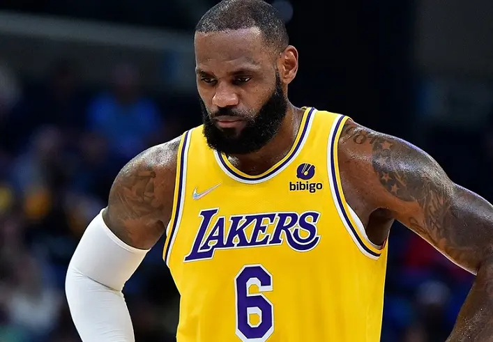 里程碑夜阿贾克斯回应争议，法国杯冲刺阶段刷纪录，引发热议，赛季目标并未改变的简单介绍