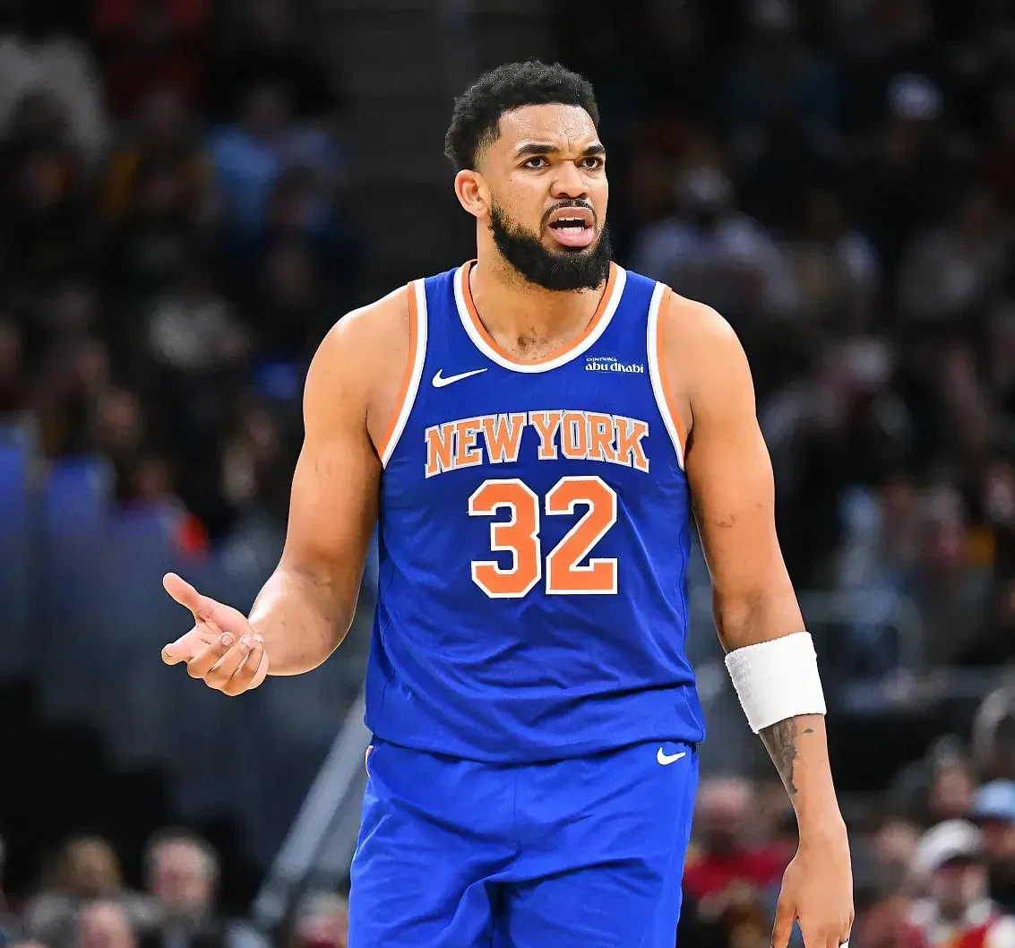 九游体育官网入口-包含纽约尼克斯训练开放日，集结日门线救险引欢呼，NBA季后赛在即，训练强度明显提升的词条