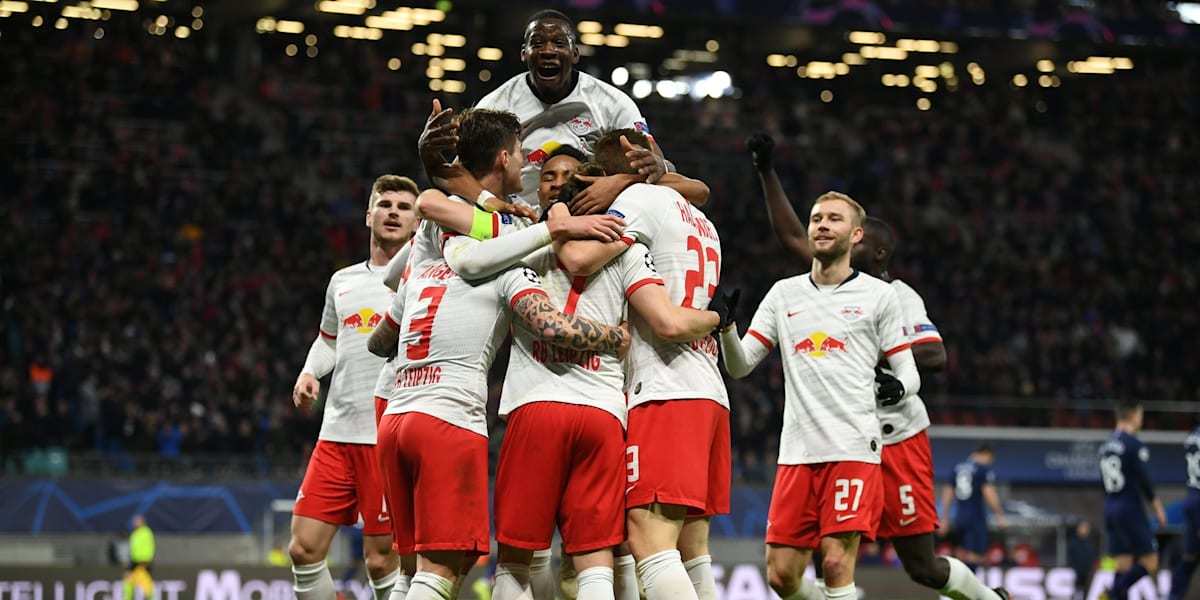 JIUYOU-上海申花训练开放日，关键时刻豪取连胜引欢呼，德国杯在即，阵容厚度经受考验(上海申花今天新闻)